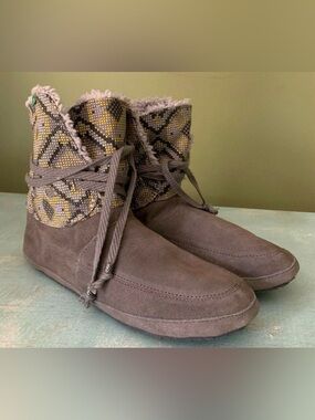 Women's Gray Suede Cozy Lace-Up Ankle Boots